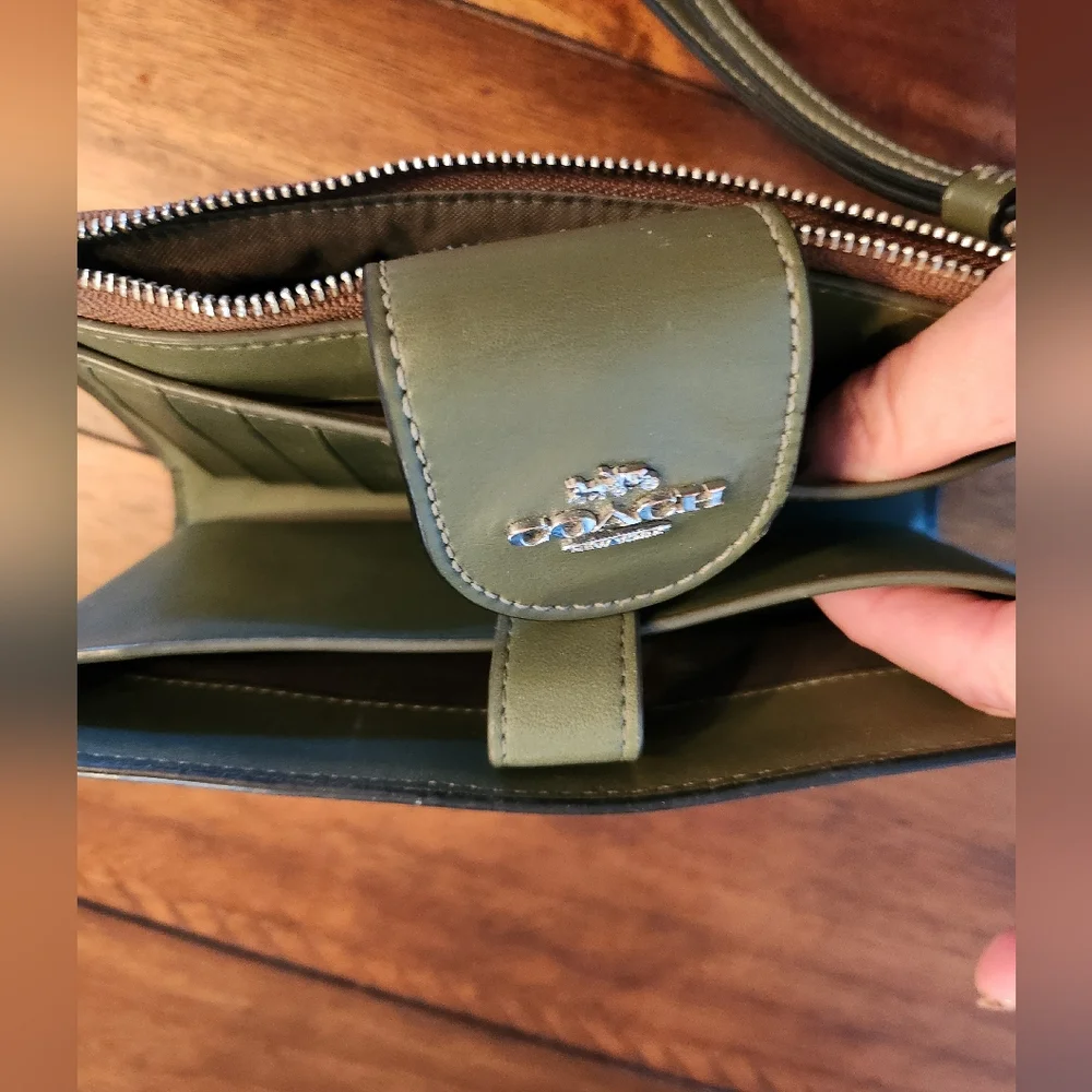 Coach Phone Wallet, Signature Canvas - Picture 6 of 7